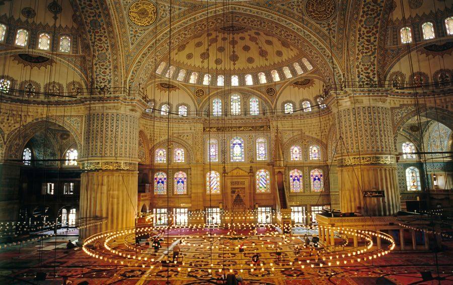 The main prayer hall under the great dome